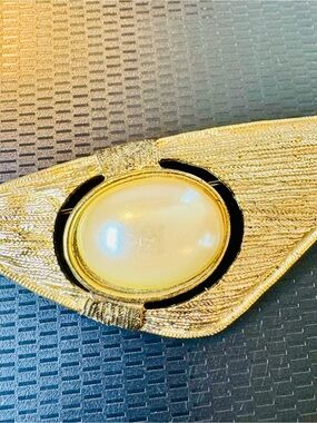 Vintage MJent Brooch with Cream Cabochon